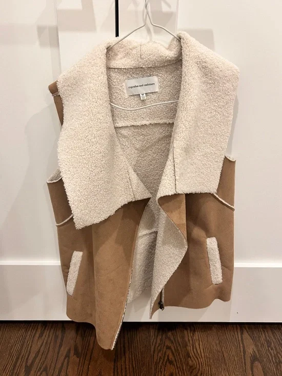 Chic vest - Picture 2 of 3